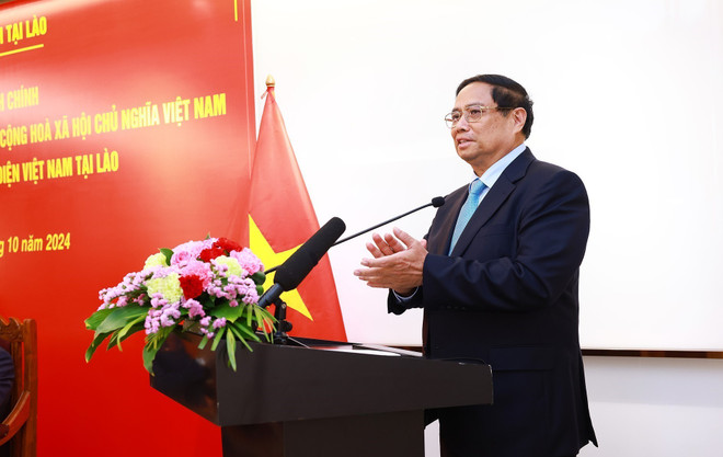 ttxvn_thu_tuong_pham_minh_chinh_gap_cac_co_quan_dai_dien_viet_nam_tai_lao_1.jpg