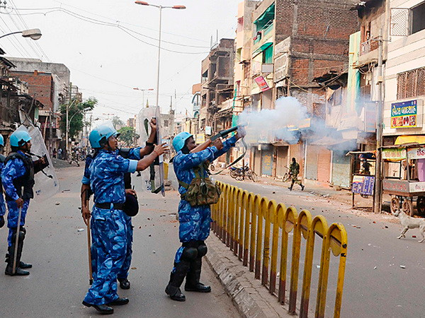 Ấn Độ bắt 200 người sau làn sóng bạo lực tôn giáo ở bang Gujarat ảnh 1