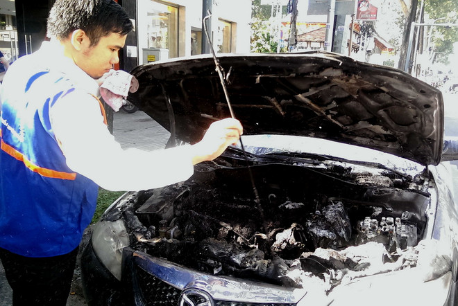TP.HCM: Xe ôtô bất ngờ bốc cháy ngùn ngụt khi đang lưu thông ảnh 2