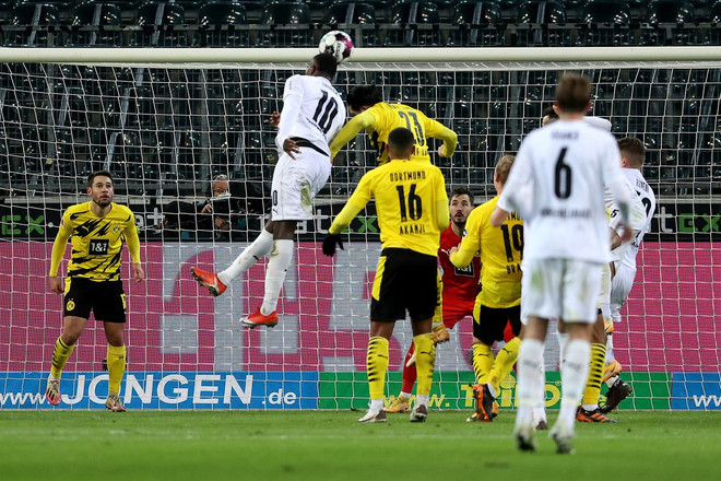 Borussia Dortmund đứng trước nguy cơ mất tất cả ở mùa này ảnh 1