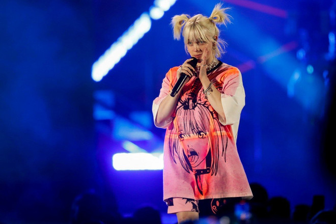 Ca sỹ Billie Eilish là một trong nhiều ngôi sao tham gia buổi hòa nhạc Global Citizen. (Ảnh: Reuters) Các ngôi sao quốc tế tham gia chuỗi chương trình hòa nhạc toàn cầu ảnh 1