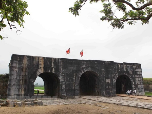 Thành nhà Hồ. (Ảnh: Thanh Tùng/TTXVN) Nhiều hoạt động hướng tới kỷ niệm 990 năm Danh xưng Thanh Hóa ảnh 1