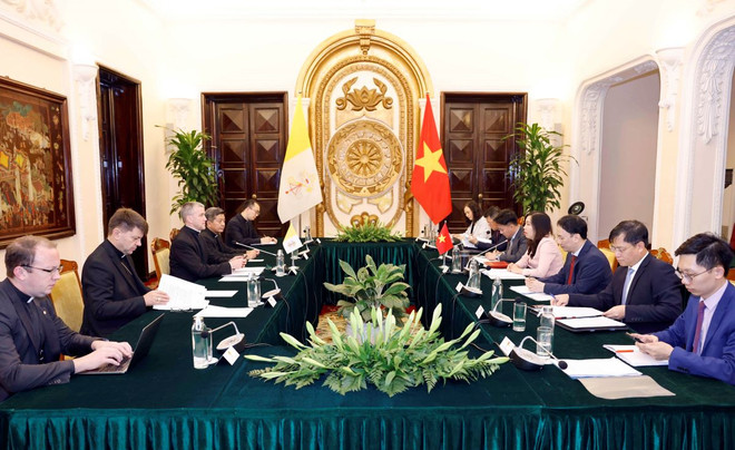 Quang cảnh cuộc họp. (Ảnh: Doãn Tấn/TTXVN) ttxvn_cuoc_hop_vong_xi_nhom_cong_tac_hon_hop_viet_nam_–_vatican_1705-2.jpg