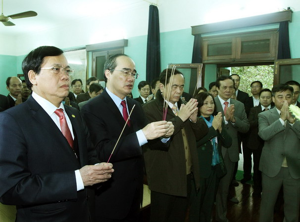 Chủ tịch Ủy ban Mặt trận Tổ quốc dâng hương tại Phủ Chủ tịch ảnh 1