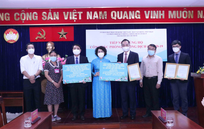 TP Hồ Chí Minh tiếp nhận kinh phí, thiết bị y tế chống dịch COVID-19 ảnh 1