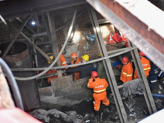 Trung Quốc: 21 thợ mỏ bị mắc kẹt trong mỏ than đá bị ngập lụt ảnh 1