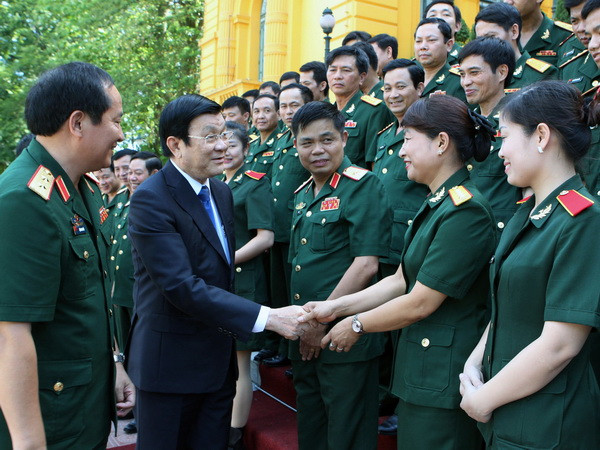 Chủ tịch nước gặp mặt cán bộ, giảng viên Học viện Hậu cần ảnh 1