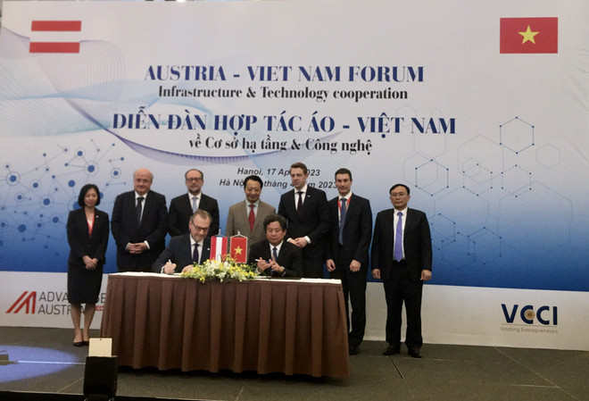 Doanh nghiệp hai nước ký kết thỏa thuận hợp tác. (Ảnh: PV/Vietnam+) Việt Nam và Áo có nhiều tiềm năng hợp tác về công nghệ và hạ tầng ảnh 3