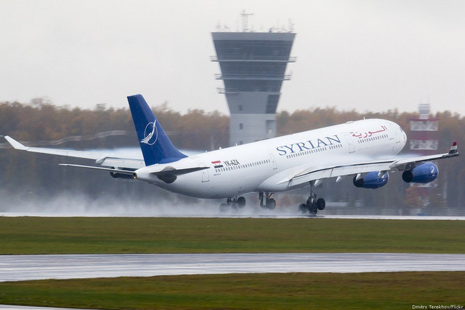 Máy bay của hãng hàng không SyrianAir. (Nguồn: middleeastmonitor) Syria: Sân bay Aleppo đón chuyến bay dân sự đầu tiên sau 8 năm ảnh 1