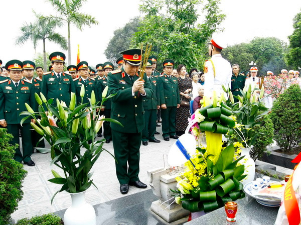 Dâng hương tưởng niệm 100 năm ngày sinh Đại tướng Văn Tiến Dũng ảnh 1