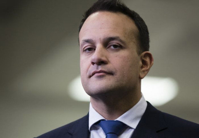 Thủ tướng Ireland ngầm chỉ trích quyết định sa thải ông Smith của Anh ảnh 1