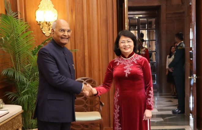 Phó Chủ tịch nước Đặng Thị Ngọc Thịnh với Tổng thống Cộng hòa Ấn Độ Ram Nath Kovind trước khi hội đàm. (Ảnh: Huy Lê/TTXVN) Phó Chủ tịch nước Đặng Thị Ngọc Thịnh hội kiến Tổng thống Ấn Độ ảnh 1