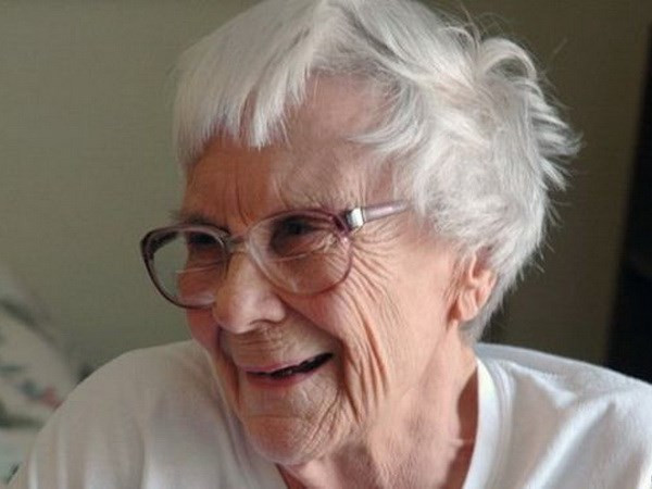Harper Lee được tặng bản in tác phẩm đầu tay "Go Set a Watchman" ảnh 1