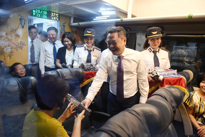 Đường sắt chính thức chạy đoàn tàu chất lượng cao Hà Nội-Đà Nẵng ảnh 4