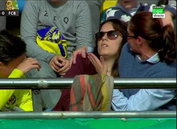 Lionel Messi khiến nữ cổ động viên ngất xỉu ngay trên khán đài ảnh 1