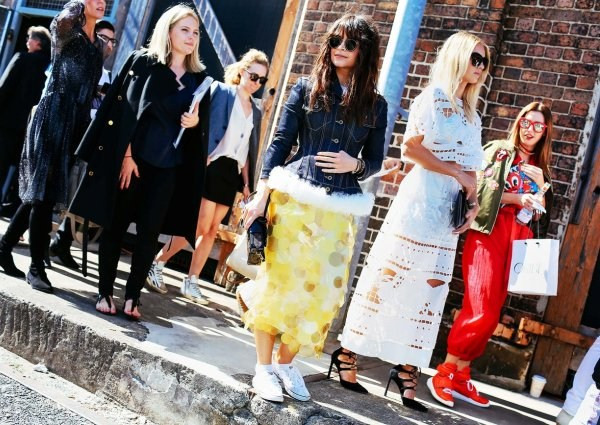 Xuân Hè 2015 chứng kiến sự trở lại mạnh mẽ của xu hướng denim ảnh 12