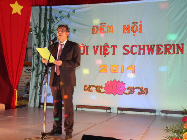 Cộng đồng người Việt tại Schwerin rộn ràng mừng Năm mới 2015 ảnh 1