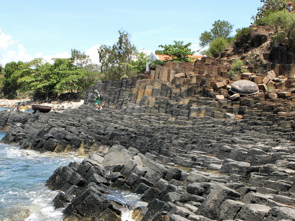 Phú Yên phấn đấu đón 900.000 lượt khách du lịch năm 2015 ảnh 1