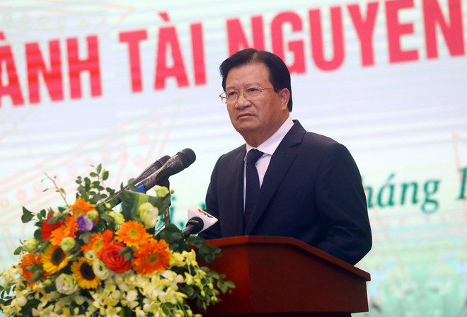 Phó Thủ tướng Chính phủ Trịnh Đình Dũng phát biểu tại Hội nghị. (Nguồn ảnh: TTXVN) Phó Thủ tướng ''chốt'' 8 nhiệm vụ cho ngành tài nguyên và môi trường ảnh 1
