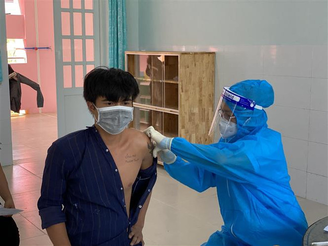 Bình Dương điều tra đường dây làm giả hồ sơ tiêm vaccine COVID-19 ảnh 1