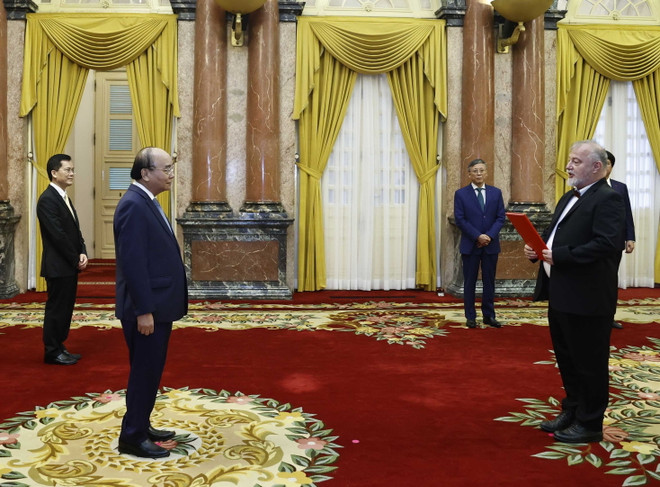Chủ tịch nước Nguyễn Xuân Phúc tiếp Đại sứ các nước trình Quốc thư ảnh 3