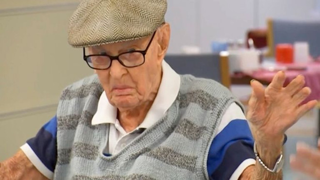 Cụ ông cao tuổi nhất Australia qua đời, thọ 111 tuổi và 188 ngày ảnh 1