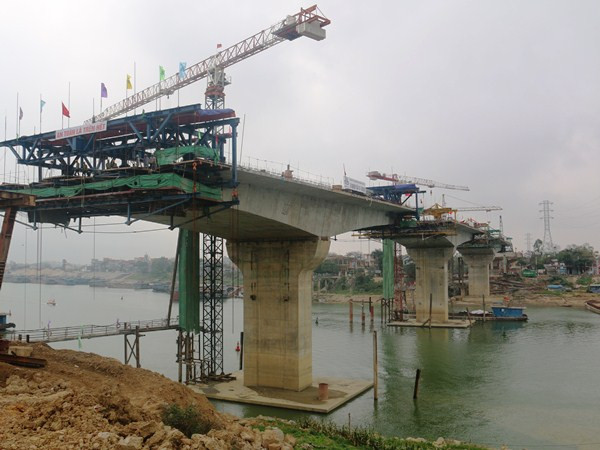 “Thúc” tiến độ, thông xe kỹ thuật cầu Việt Trì mới vào 15/5 ảnh 1
