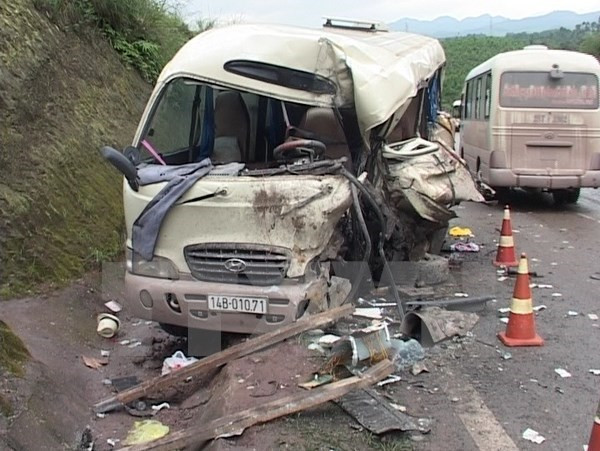 Xử lý nghiêm hai ôtô khách đua tốc độ cao làm 4 người chết ảnh 1