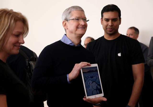 Giám đốc điều hành Tập đoàn Apple, ông Tim Cook. (Nguồn: AFP/TTXVN) Apple đặt quyết tâm mở rộng hoạt động kinh doanh tại Trung Quốc ảnh 1
