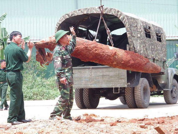 Di dời thành công quả bom nặng 500kg nằm trong khu dân cư ảnh 1