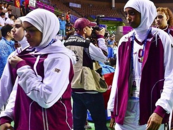 ASIAD: Bóng rổ nữ Qatar tẩy chay vì không được mang khăn trùm đầu ảnh 1