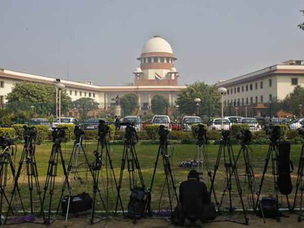 Nữ luật sư Ấn Độ tự tử tại tòa sau khi tố bị người thân hãm hiếp ảnh 1