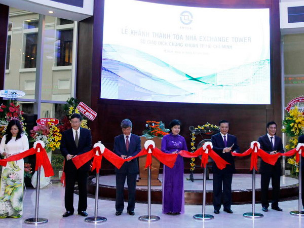 Gần 700 doanh nghiệp niêm yết trên thị trường chứng khoán ảnh 1