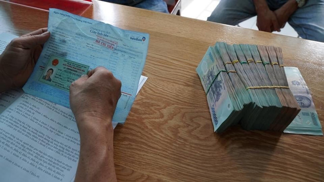 Bình Dương: Hai người dân nhặt được 360 triệu đồng trả lại người mất ảnh 1