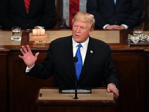 Tổng thống Mỹ Donald Trump. (Ảnh: THX/TTXVN) Cựu Giám đốc FBI: Ông Trump "không đủ đạo đức" làm Tổng thống Mỹ ảnh 1
