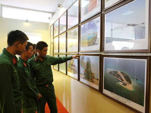 Triển lãm tư liệu về Hoàng Sa, Trường Sa ở trong và ngoài nước ảnh 1