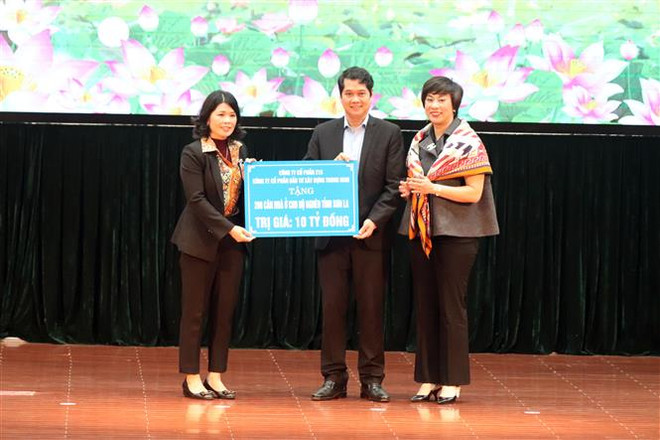 Ông Phạm Minh Chính thăm đối tượng chính sách, công nhân tại Sơn La ảnh 2