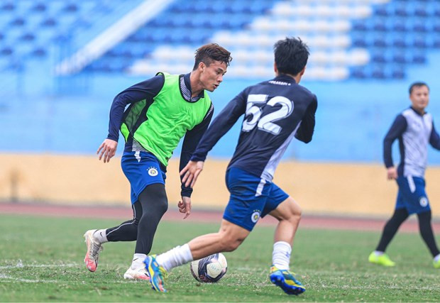 CLB Hà Nội nghỉ trận thứ 3, thầy trò huấn luyện viên Kiatisuk đến Vinh ảnh 1