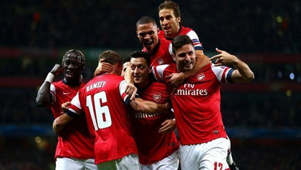 Philipp Lahm lo Oezil có thể “trừng phạt” Bayern Munich ảnh 1