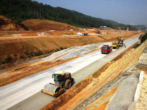 Nhà thầu ngoại “trói” tiến độ Cao tốc Nội Bài-Lào Cai ảnh 1