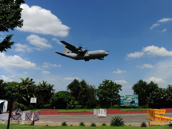 Ấn Độ tăng cường lực lượng tìm kiếm máy bay mất tích AN-32 ảnh 1