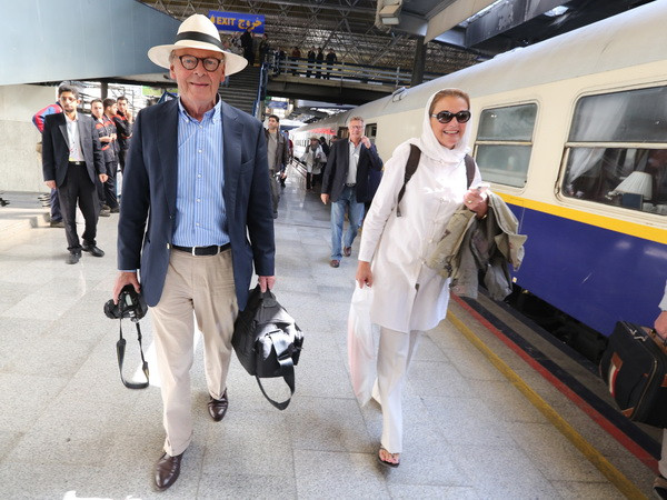 Iran phát hiện 2 kho vũ khí, chất nổ lớn do khủng bố cất giấu ảnh 1