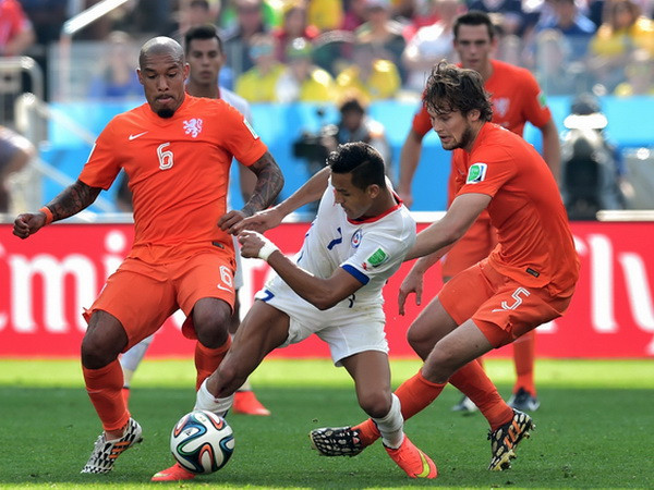 Hà Lan ngạo nghễ ngôi đầu, Tây Ban Nha gỡ gạc danh dự ảnh 1