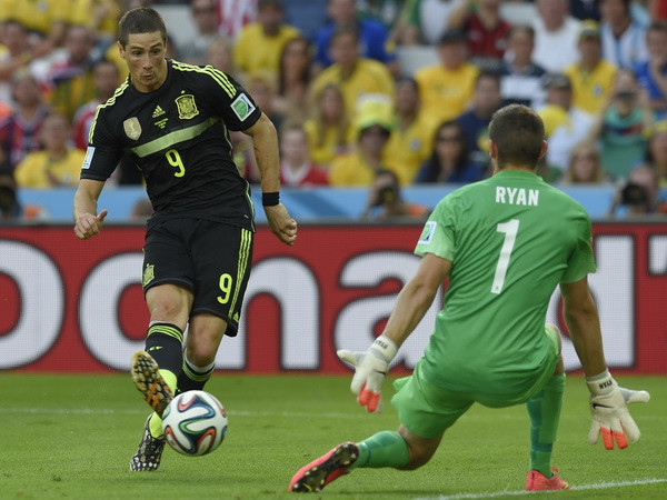 Hà Lan ngạo nghễ ngôi đầu, Tây Ban Nha gỡ gạc danh dự ảnh 2