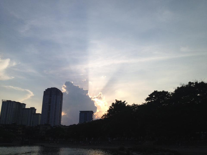 Đêm 29/6, các tỉnh Bắc Bộ oi bức, khu vực phía Nam mát mẻ ảnh 1