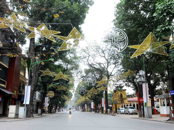 Hà Nội nắng đẹp, TP. Hồ Chí Minh đề phòng triều cường đạt đỉnh ảnh 1