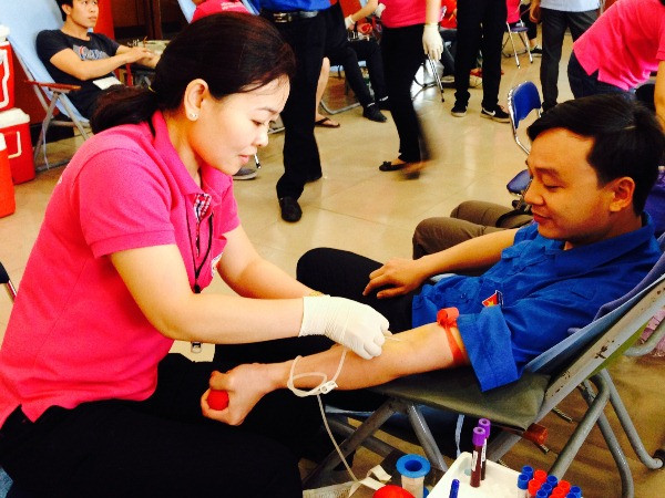 Bộ trưởng Thăng: Mỗi lần hiến máu có thể cứu sống 3 người bệnh ảnh 1