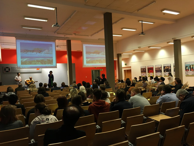 Triển lãm ảnh tại Ba Lan khẳng định chủ quyền biển đảo Việt Nam ảnh 1