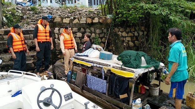 An Giang: Cứu hai người trên thuyền đánh cá sắp chìm lúc nửa đêm ảnh 1