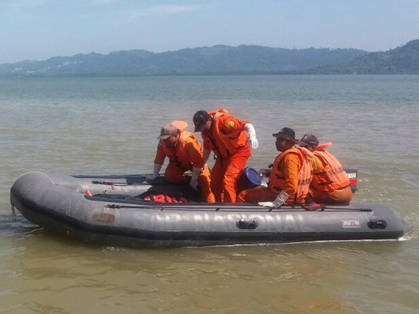 Tàu chở khách du lịch lật úp tại Myanmar, ít nhất 7 người chết ảnh 1